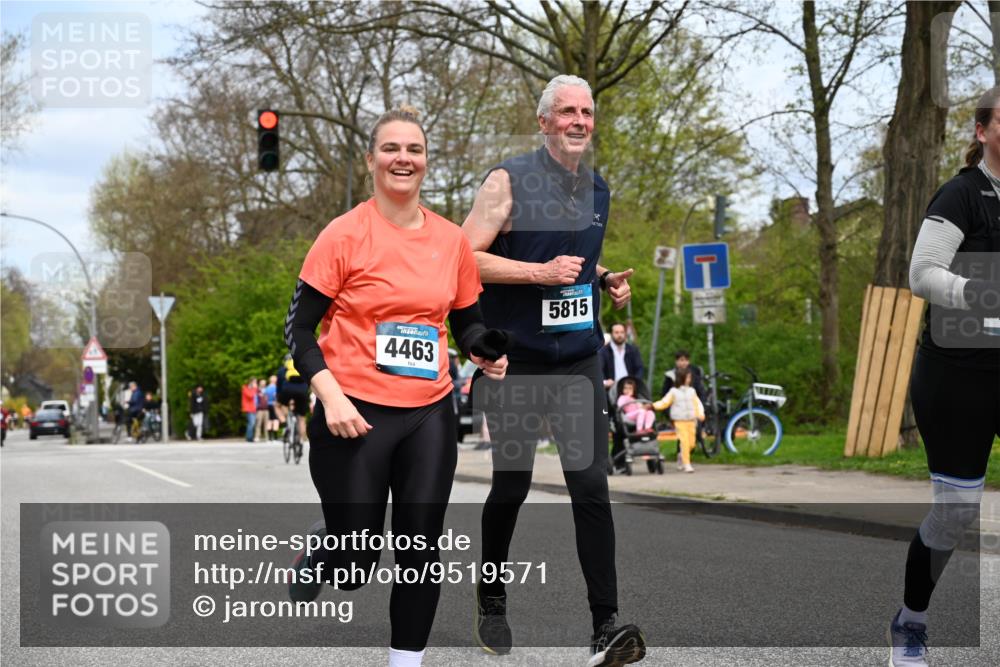 12.04.2026 - 45. Internationalen Wilhelmsburger Insellauf J. Mangold http://msf.ph/oto/9519571 12.04.2026 13:30:22 Ziel 5241, 3981, 2514, 2515, 4324, 4429, 2003, 4456, 4463, 5815 meine-sportfotos.de