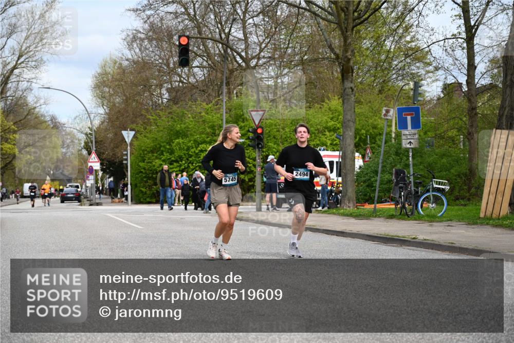 12.04.2026 - 45. Internationalen Wilhelmsburger Insellauf J. Mangold http://msf.ph/oto/9519609 12.04.2026 13:30:53 Ziel 4456, 4463, 5815, 5546, 5745, 2494 meine-sportfotos.de