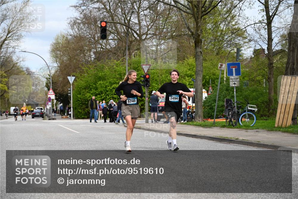 12.04.2026 - 45. Internationalen Wilhelmsburger Insellauf J. Mangold http://msf.ph/oto/9519610 12.04.2026 13:30:53 Ziel 4456, 4463, 5815, 5546, 5745, 2494 meine-sportfotos.de