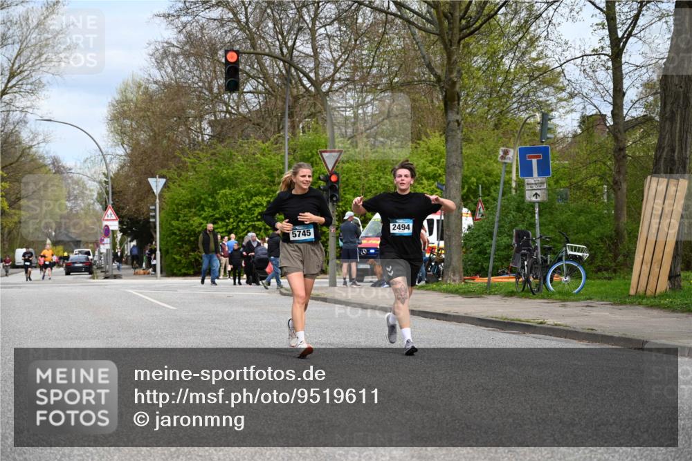 12.04.2026 - 45. Internationalen Wilhelmsburger Insellauf J. Mangold http://msf.ph/oto/9519611 12.04.2026 13:30:53 Ziel 4456, 4463, 5815, 5546, 5745, 2494 meine-sportfotos.de