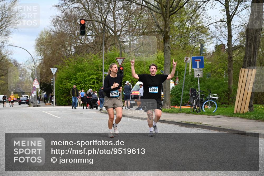 12.04.2026 - 45. Internationalen Wilhelmsburger Insellauf J. Mangold http://msf.ph/oto/9519613 12.04.2026 13:30:53 Ziel 4456, 4463, 5815, 5546, 5745, 2494 meine-sportfotos.de