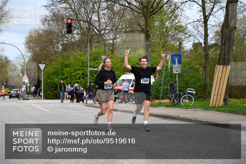 12.04.2026 - 45. Internationalen Wilhelmsburger Insellauf J. Mangold http://msf.ph/oto/9519616 12.04.2026 13:30:54 Ziel 4456, 4463, 5815, 5546, 5745, 2494 meine-sportfotos.de