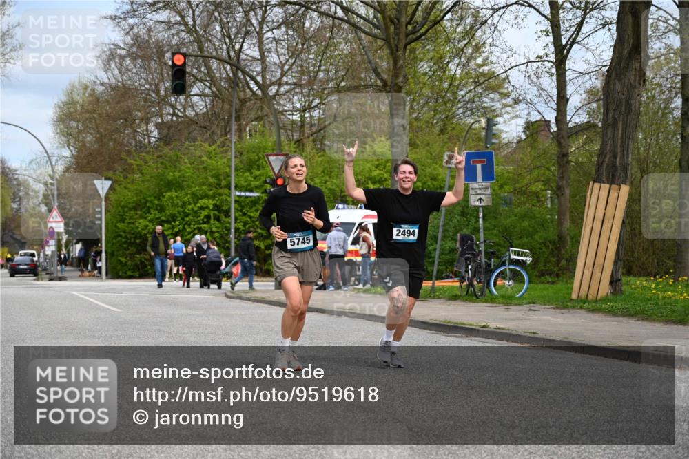 12.04.2026 - 45. Internationalen Wilhelmsburger Insellauf J. Mangold http://msf.ph/oto/9519618 12.04.2026 13:30:54 Ziel 4456, 4463, 5815, 5546, 5745, 2494 meine-sportfotos.de