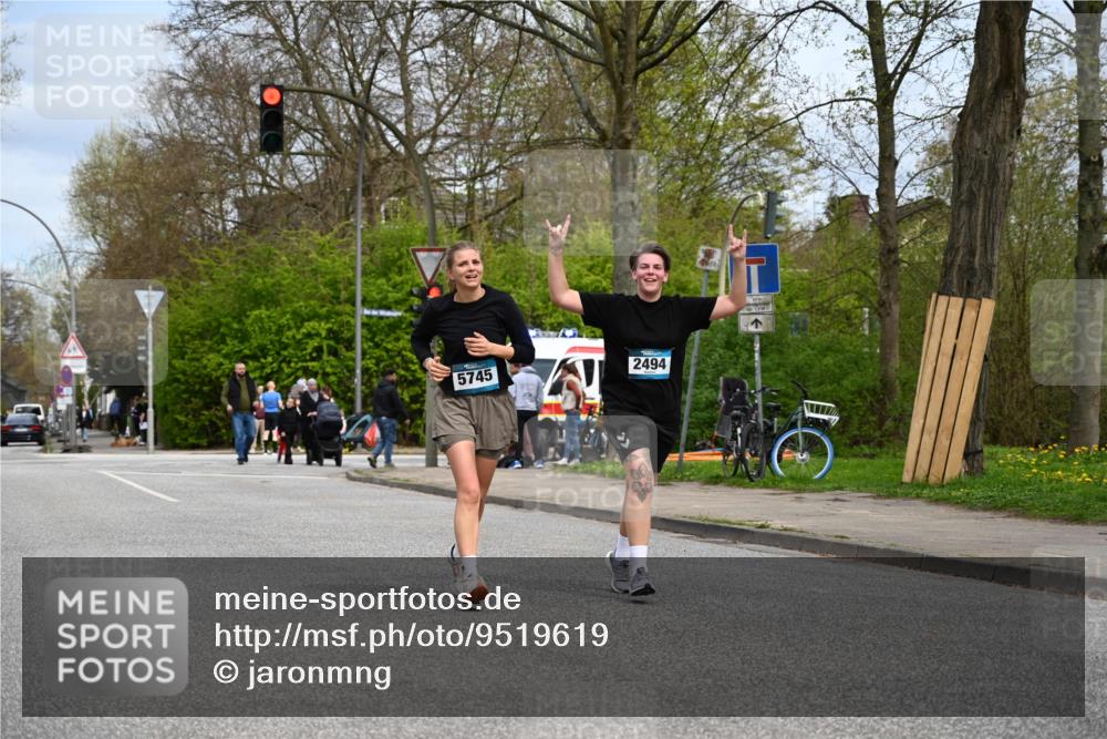 12.04.2026 - 45. Internationalen Wilhelmsburger Insellauf J. Mangold http://msf.ph/oto/9519619 12.04.2026 13:30:54 Ziel 4456, 4463, 5815, 5546, 5745, 2494 meine-sportfotos.de