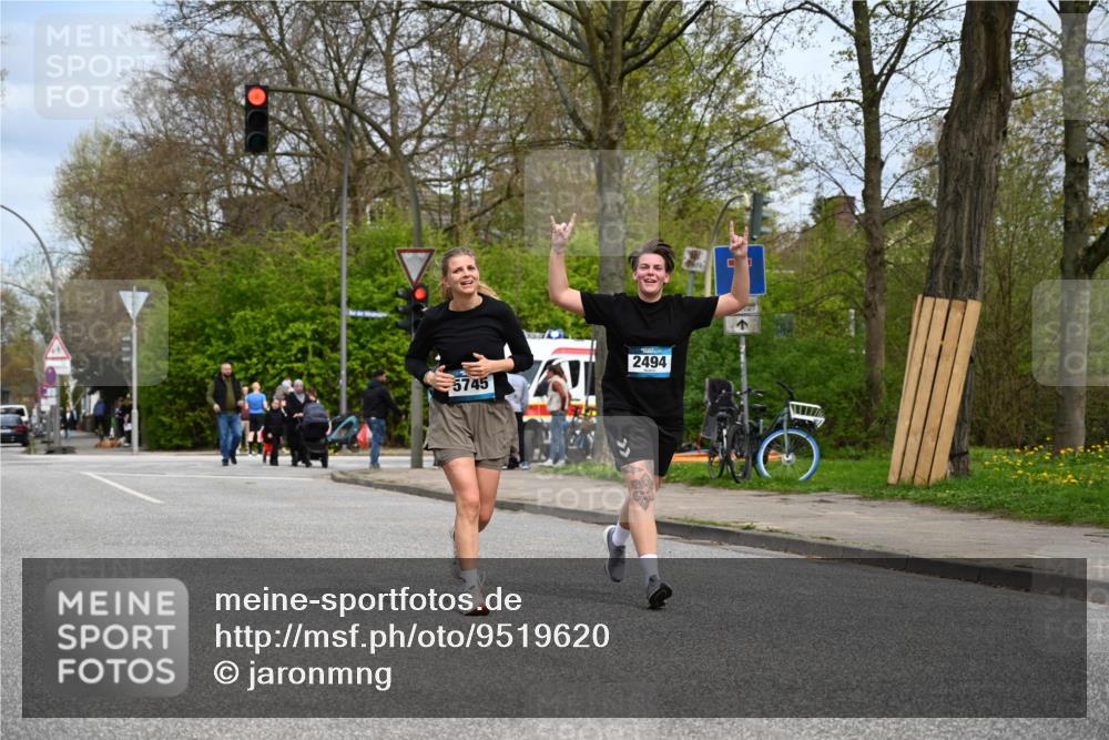 12.04.2026 - 45. Internationalen Wilhelmsburger Insellauf J. Mangold http://msf.ph/oto/9519620 12.04.2026 13:30:54 Ziel 4456, 4463, 5815, 5546, 5745, 2494 meine-sportfotos.de