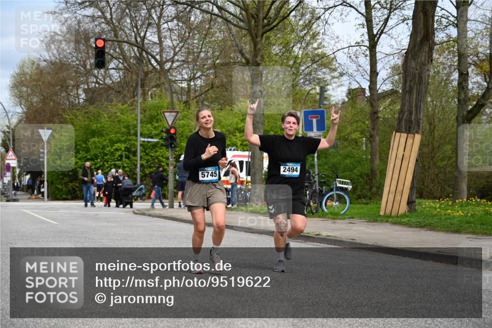 12.04.2026 - 45. Internationalen Wilhelmsburger Insellauf J. Mangold http://msf.ph/oto/9519622 12.04.2026 13:30:54 Ziel 4456, 4463, 5815, 5546, 5745, 2494 meine-sportfotos.de