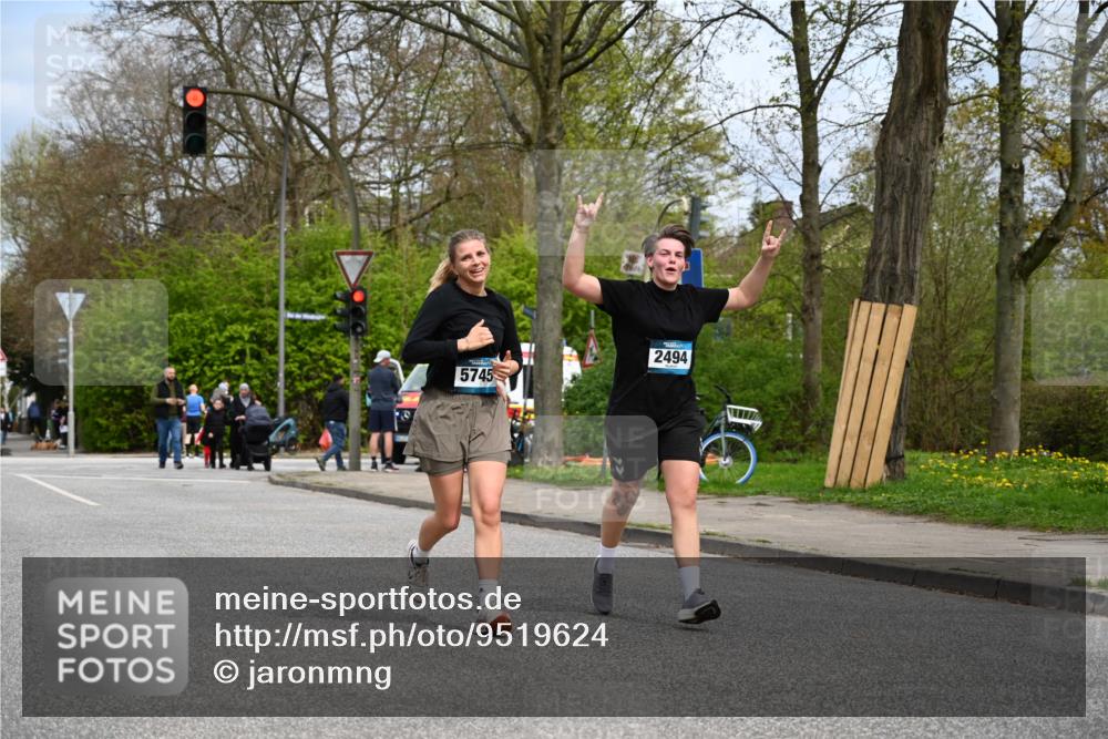 12.04.2026 - 45. Internationalen Wilhelmsburger Insellauf J. Mangold http://msf.ph/oto/9519624 12.04.2026 13:30:54 Ziel 4456, 4463, 5815, 5546, 5745, 2494 meine-sportfotos.de