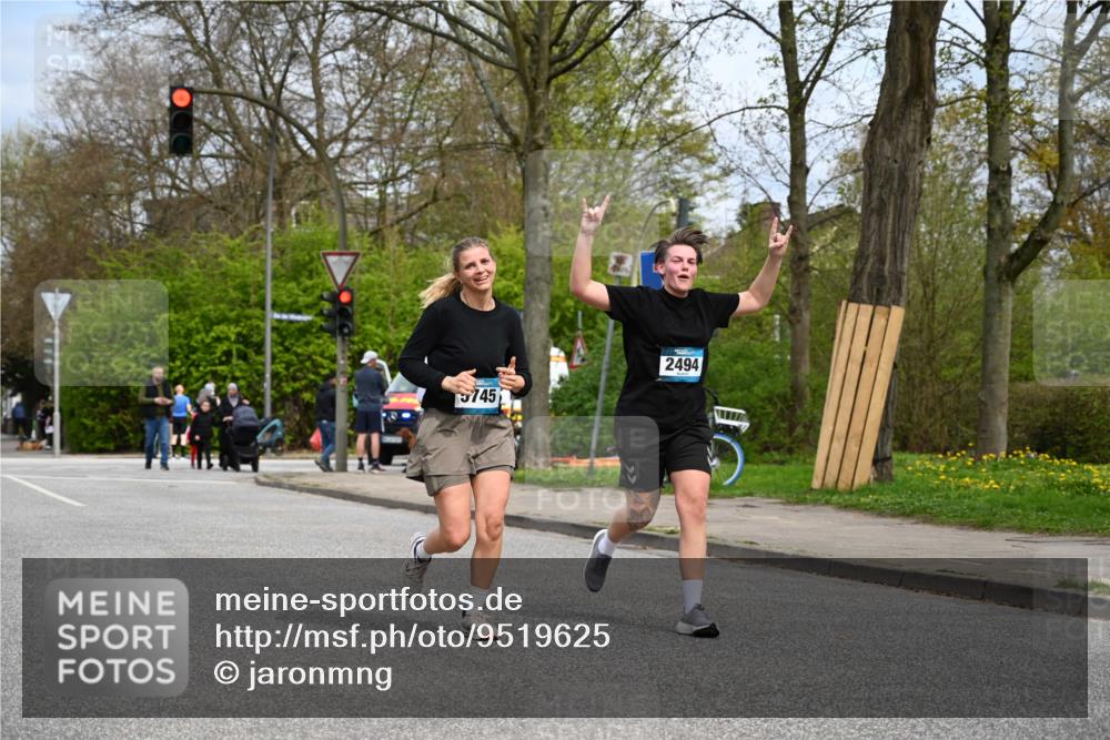 12.04.2026 - 45. Internationalen Wilhelmsburger Insellauf J. Mangold http://msf.ph/oto/9519625 12.04.2026 13:30:54 Ziel 4456, 4463, 5815, 5546, 5745, 2494 meine-sportfotos.de