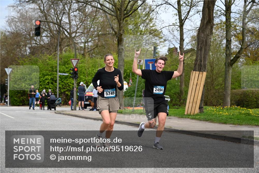 12.04.2026 - 45. Internationalen Wilhelmsburger Insellauf J. Mangold http://msf.ph/oto/9519626 12.04.2026 13:30:54 Ziel 4456, 4463, 5815, 5546, 5745, 2494 meine-sportfotos.de