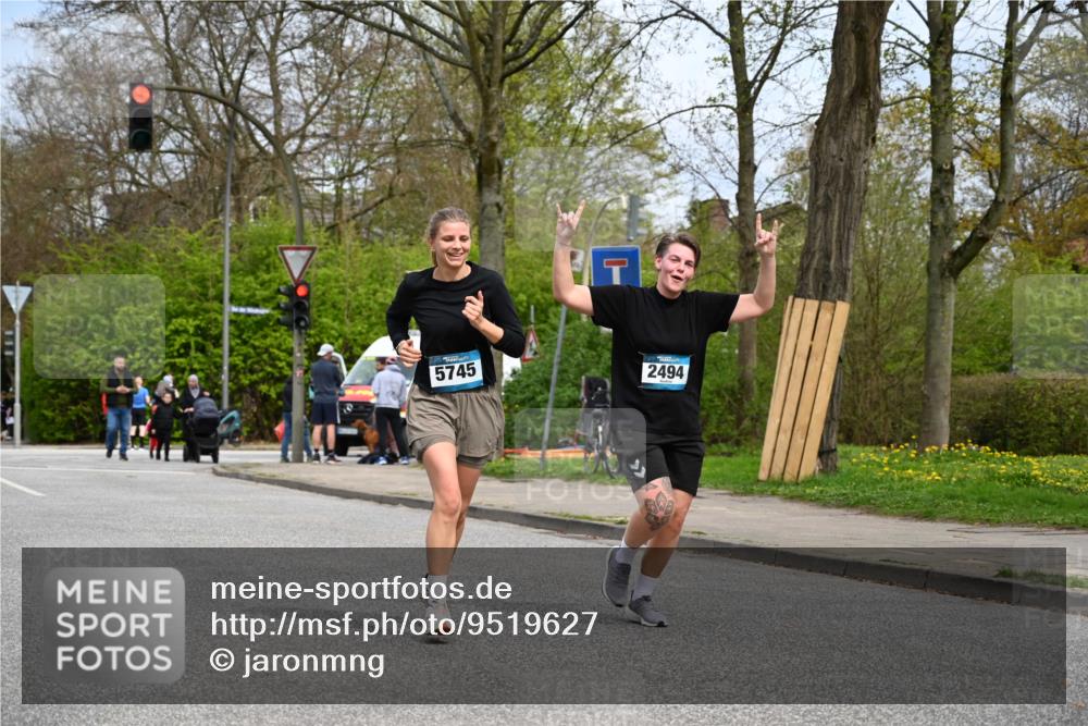 12.04.2026 - 45. Internationalen Wilhelmsburger Insellauf J. Mangold http://msf.ph/oto/9519627 12.04.2026 13:30:55 Ziel 4456, 4463, 5815, 5546, 5745, 2494 meine-sportfotos.de