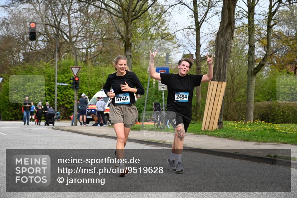 12.04.2026 - 45. Internationalen Wilhelmsburger Insellauf J. Mangold http://msf.ph/oto/9519628 12.04.2026 13:30:55 Ziel 4456, 4463, 5815, 5546, 5745, 2494 meine-sportfotos.de