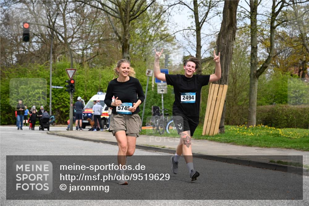 12.04.2026 - 45. Internationalen Wilhelmsburger Insellauf J. Mangold http://msf.ph/oto/9519629 12.04.2026 13:30:55 Ziel 4456, 4463, 5815, 5546, 5745, 2494 meine-sportfotos.de
