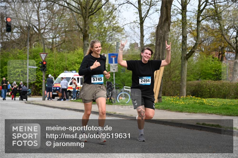 12.04.2026 - 45. Internationalen Wilhelmsburger Insellauf J. Mangold http://msf.ph/oto/9519631 12.04.2026 13:30:55 Ziel 4456, 4463, 5815, 5546, 5745, 2494 meine-sportfotos.de