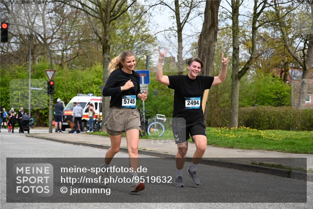 12.04.2026 - 45. Internationalen Wilhelmsburger Insellauf J. Mangold http://msf.ph/oto/9519632 12.04.2026 13:30:55 Ziel 4456, 4463, 5815, 5546, 5745, 2494 meine-sportfotos.de