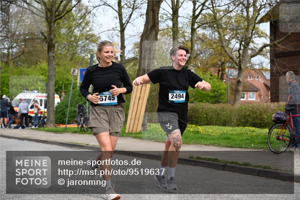 12.04.2026 - 45. Internationalen Wilhelmsburger Insellauf J. Mangold http://msf.ph/oto/9519637 12.04.2026 13:30:55 Ziel 4456, 4463, 5815, 5546, 5745, 2494 meine-sportfotos.de