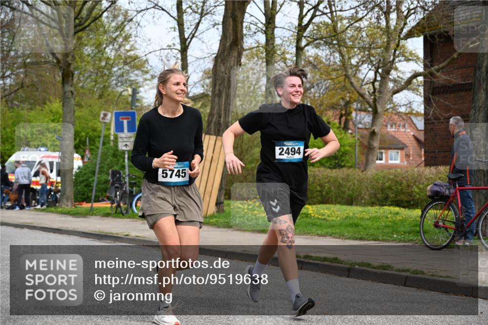 12.04.2026 - 45. Internationalen Wilhelmsburger Insellauf J. Mangold http://msf.ph/oto/9519638 12.04.2026 13:30:55 Ziel 4456, 4463, 5815, 5546, 5745, 2494 meine-sportfotos.de