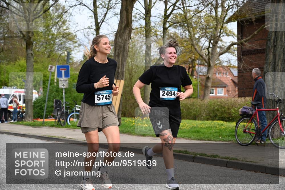 12.04.2026 - 45. Internationalen Wilhelmsburger Insellauf J. Mangold http://msf.ph/oto/9519639 12.04.2026 13:30:56 Ziel 5815, 5546, 5745, 2494 meine-sportfotos.de