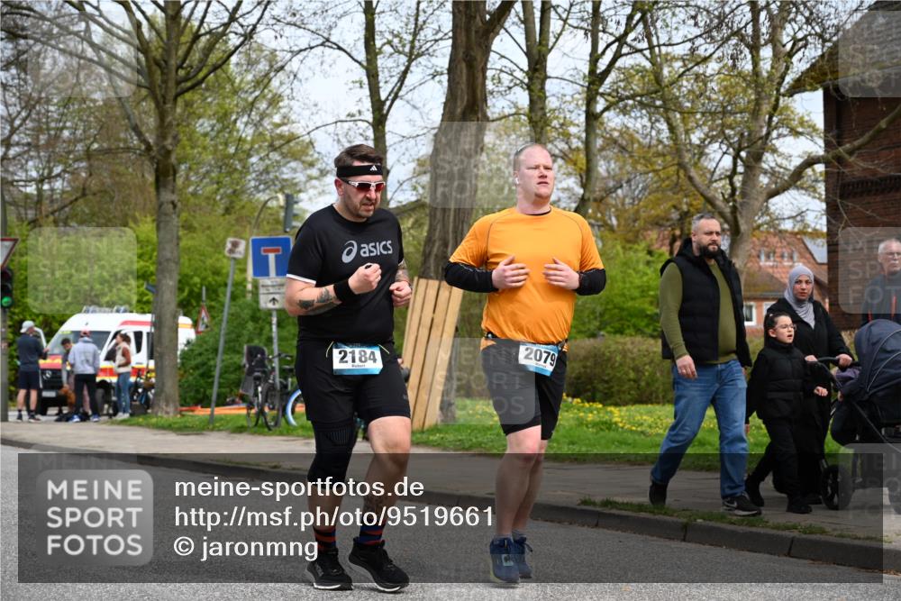 12.04.2026 - 45. Internationalen Wilhelmsburger Insellauf J. Mangold http://msf.ph/oto/9519661 12.04.2026 13:31:21 Ziel 5745, 2494, 2184, 2079, 2184, 2079 meine-sportfotos.de