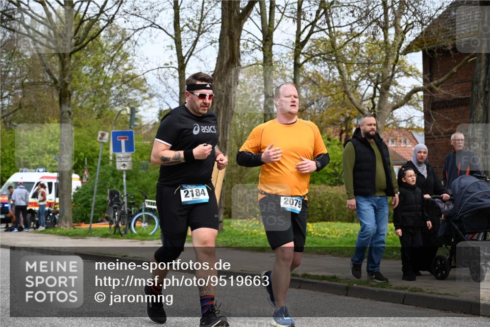 12.04.2026 - 45. Internationalen Wilhelmsburger Insellauf J. Mangold http://msf.ph/oto/9519663 12.04.2026 13:31:21 Ziel 5745, 2494, 2184, 2079, 2184, 2079 meine-sportfotos.de