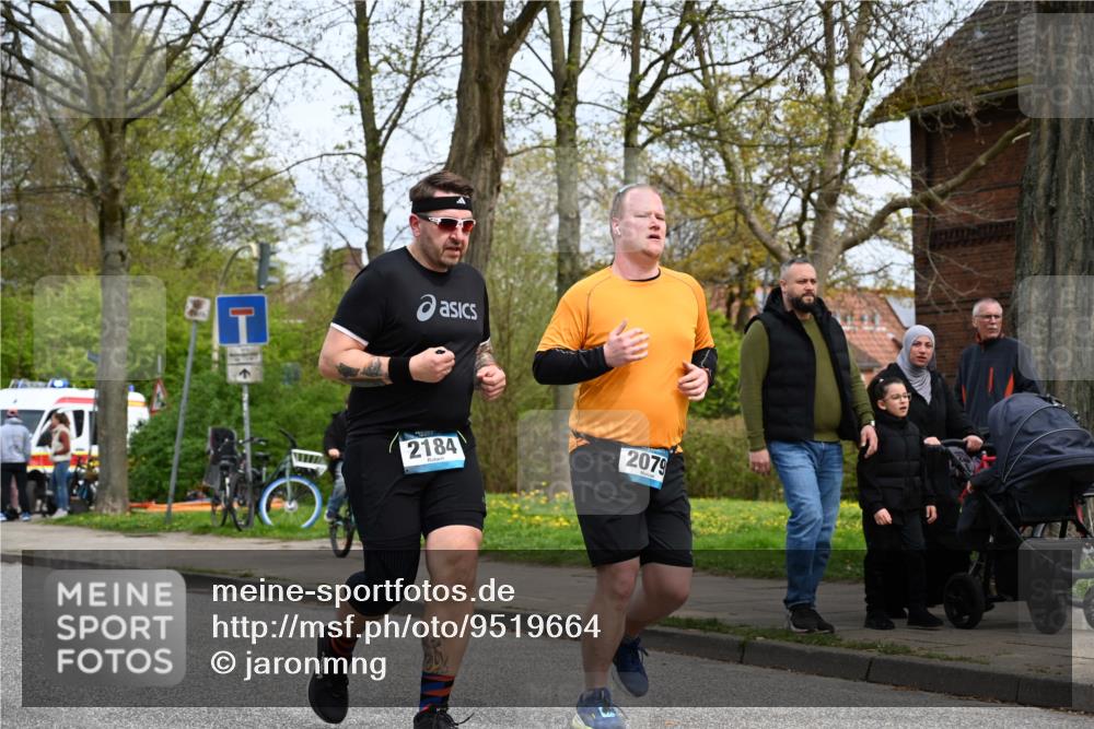 12.04.2026 - 45. Internationalen Wilhelmsburger Insellauf J. Mangold http://msf.ph/oto/9519664 12.04.2026 13:31:21 Ziel 5745, 2494, 2184, 2079, 2184, 2079 meine-sportfotos.de