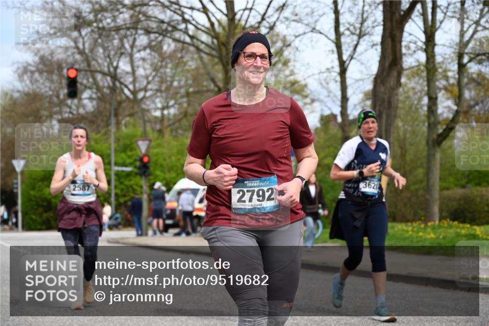 12.04.2026 - 45. Internationalen Wilhelmsburger Insellauf J. Mangold http://msf.ph/oto/9519682 12.04.2026 13:31:39 Ziel 2184, 2079, 2792, 3632, 3628, 2587, 2339, 4462 meine-sportfotos.de