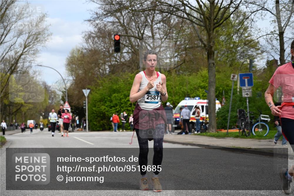 12.04.2026 - 45. Internationalen Wilhelmsburger Insellauf J. Mangold http://msf.ph/oto/9519685 12.04.2026 13:31:40 Ziel 2184, 2079, 2792, 3632, 3628, 2587, 2339, 4462 meine-sportfotos.de