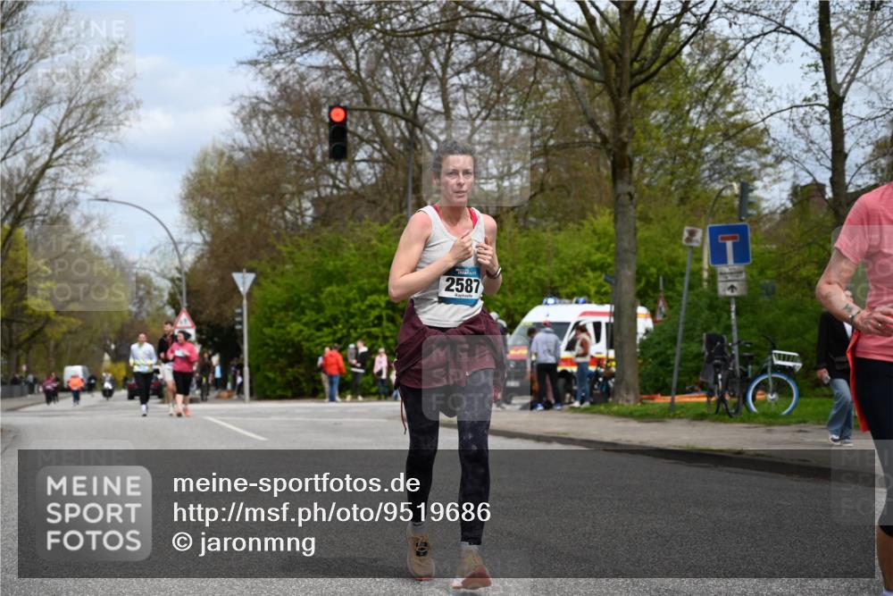 12.04.2026 - 45. Internationalen Wilhelmsburger Insellauf J. Mangold http://msf.ph/oto/9519686 12.04.2026 13:31:40 Ziel 2184, 2079, 2792, 3632, 3628, 2587, 2339, 4462 meine-sportfotos.de