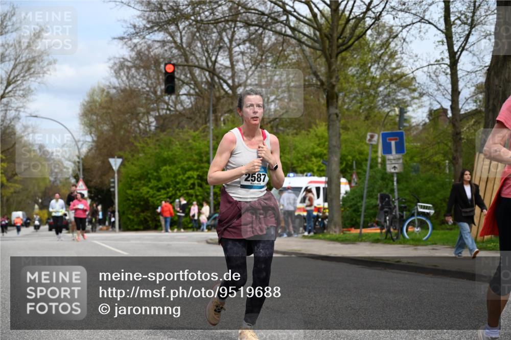 12.04.2026 - 45. Internationalen Wilhelmsburger Insellauf J. Mangold http://msf.ph/oto/9519688 12.04.2026 13:31:40 Ziel 2184, 2079, 2792, 3632, 3628, 2587, 2339, 4462 meine-sportfotos.de