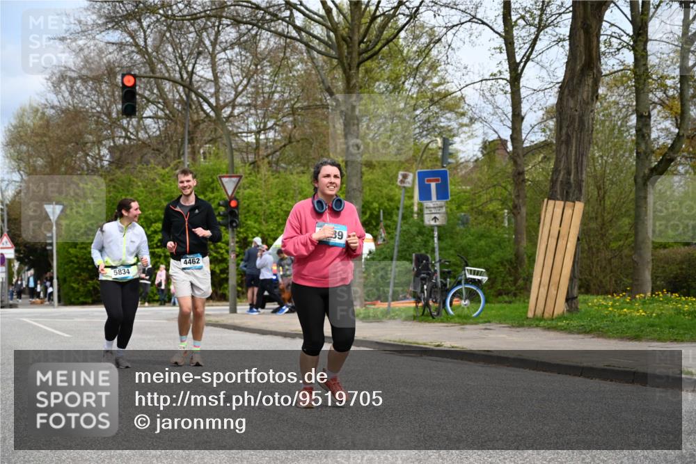 12.04.2026 - 45. Internationalen Wilhelmsburger Insellauf J. Mangold http://msf.ph/oto/9519705 12.04.2026 13:31:50 Ziel 2184, 2079, 2792, 3632, 3628, 3632, 3628, 2587, 2339, 4462, 4462, 4065, 3231 meine-sportfotos.de