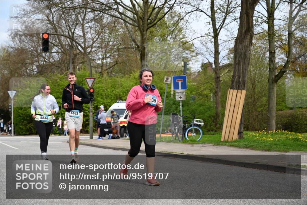 12.04.2026 - 45. Internationalen Wilhelmsburger Insellauf J. Mangold http://msf.ph/oto/9519707 12.04.2026 13:31:50 Ziel 2184, 2079, 2792, 3632, 3628, 3632, 3628, 2587, 2339, 4462, 4462, 4065, 3231 meine-sportfotos.de