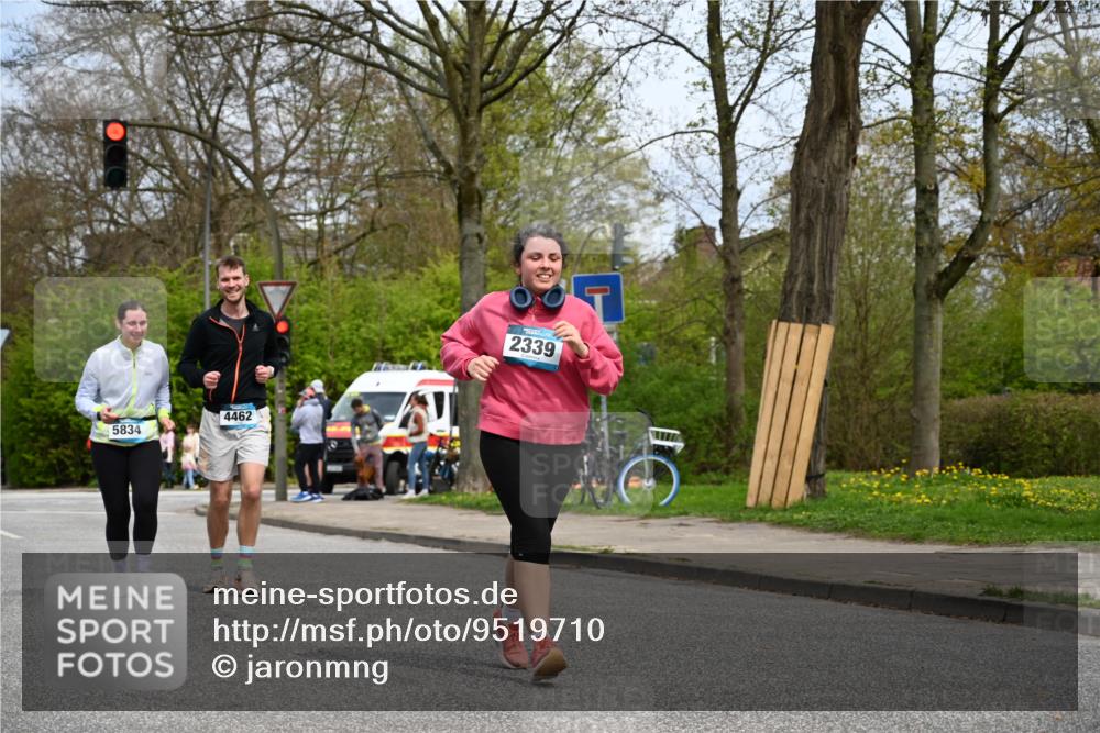 12.04.2026 - 45. Internationalen Wilhelmsburger Insellauf J. Mangold http://msf.ph/oto/9519710 12.04.2026 13:31:50 Ziel 2184, 2079, 2792, 3632, 3628, 3632, 3628, 2587, 2339, 4462, 4462, 4065, 3231 meine-sportfotos.de