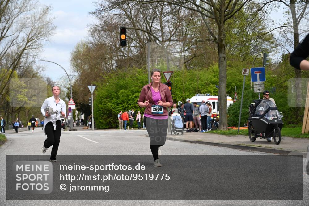12.04.2026 - 45. Internationalen Wilhelmsburger Insellauf J. Mangold http://msf.ph/oto/9519775 12.04.2026 13:32:09 Ziel 2792, 3632, 3628, 2587, 2339, 4462, 4065, 3231, 3231, 2397, 3684, 2909 meine-sportfotos.de