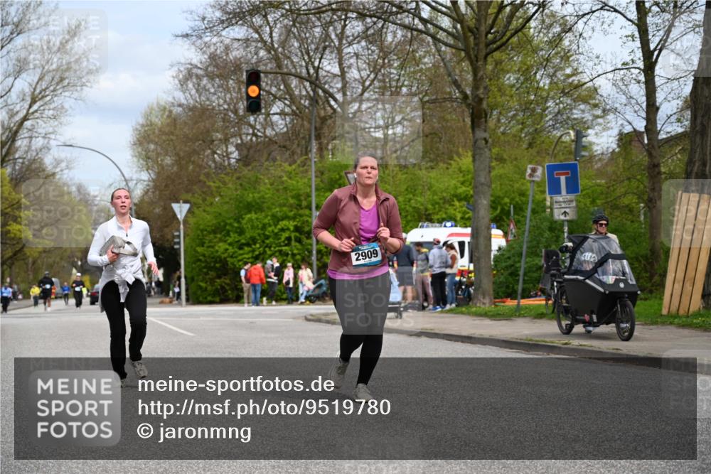 12.04.2026 - 45. Internationalen Wilhelmsburger Insellauf J. Mangold http://msf.ph/oto/9519780 12.04.2026 13:32:10 Ziel 2792, 3632, 3628, 2587, 2339, 4462, 4065, 3231, 2397, 3684, 2909 meine-sportfotos.de