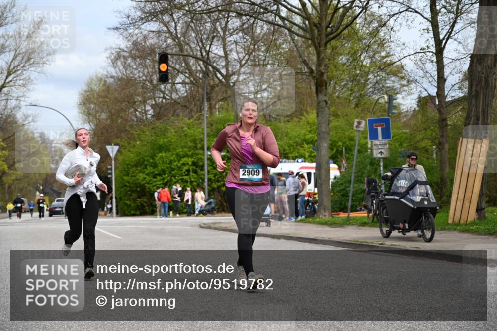 12.04.2026 - 45. Internationalen Wilhelmsburger Insellauf J. Mangold http://msf.ph/oto/9519782 12.04.2026 13:32:10 Ziel 2792, 3632, 3628, 2587, 2339, 4462, 4065, 3231, 2397, 3684, 2909 meine-sportfotos.de