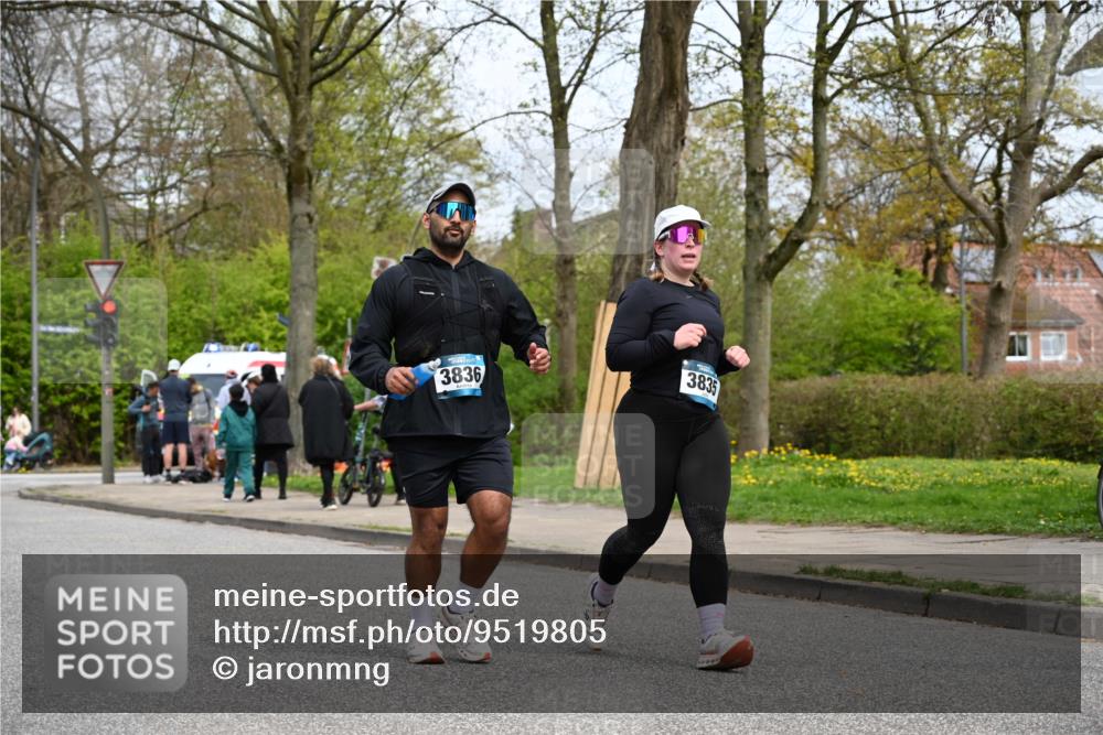 12.04.2026 - 45. Internationalen Wilhelmsburger Insellauf J. Mangold http://msf.ph/oto/9519805 12.04.2026 13:32:33 Ziel 3231, 2397, 3684, 2909, 3836, 5224, 5224, 3980 meine-sportfotos.de