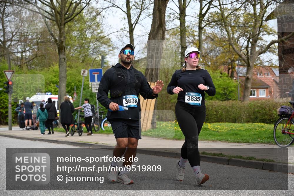 12.04.2026 - 45. Internationalen Wilhelmsburger Insellauf J. Mangold http://msf.ph/oto/9519809 12.04.2026 13:32:33 Ziel 3231, 2397, 3684, 2909, 3836, 5224, 5224, 3980 meine-sportfotos.de