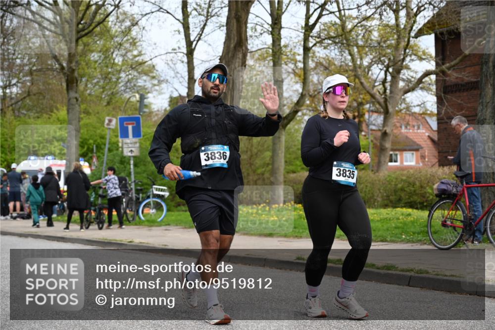 12.04.2026 - 45. Internationalen Wilhelmsburger Insellauf J. Mangold http://msf.ph/oto/9519812 12.04.2026 13:32:33 Ziel 3231, 2397, 3684, 2909, 3836, 5224, 5224, 3980 meine-sportfotos.de