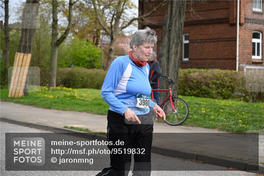 12.04.2026 - 45. Internationalen Wilhelmsburger Insellauf J. Mangold http://msf.ph/oto/9519832 12.04.2026 13:32:45 Ziel 3836, 5224, 5224, 3980, 3980, 5715 meine-sportfotos.de