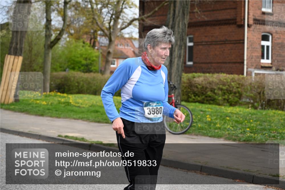 12.04.2026 - 45. Internationalen Wilhelmsburger Insellauf J. Mangold http://msf.ph/oto/9519833 12.04.2026 13:32:46 Ziel 3836, 5224, 3980, 5715 meine-sportfotos.de