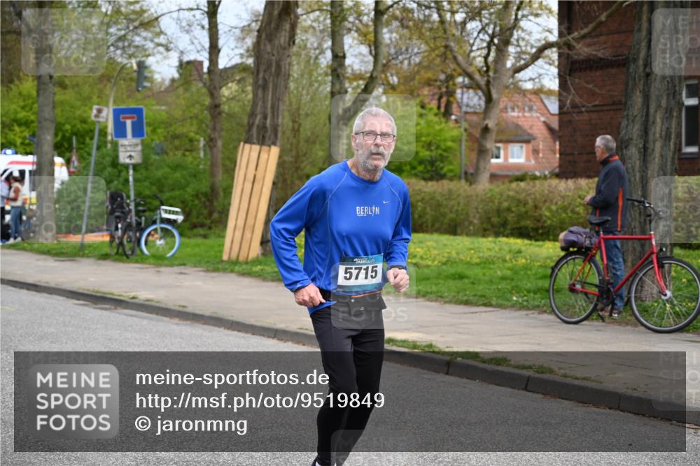 12.04.2026 - 45. Internationalen Wilhelmsburger Insellauf J. Mangold http://msf.ph/oto/9519849 12.04.2026 13:32:53 Ziel 3836, 5224, 3980, 5715, 3530 meine-sportfotos.de