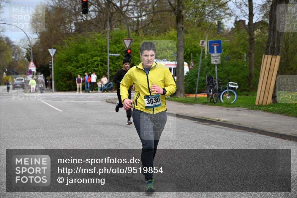12.04.2026 - 45. Internationalen Wilhelmsburger Insellauf J. Mangold http://msf.ph/oto/9519854 12.04.2026 13:32:55 Ziel 3836, 5224, 3980, 5715, 3530 meine-sportfotos.de