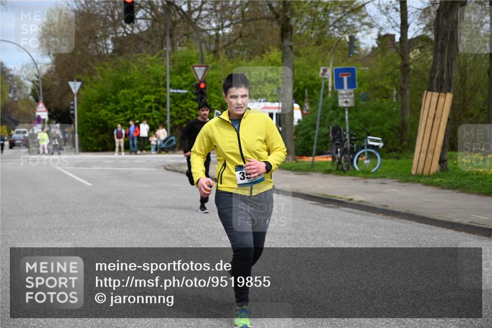 12.04.2026 - 45. Internationalen Wilhelmsburger Insellauf J. Mangold http://msf.ph/oto/9519855 12.04.2026 13:32:55 Ziel 3836, 5224, 3980, 5715, 3530 meine-sportfotos.de
