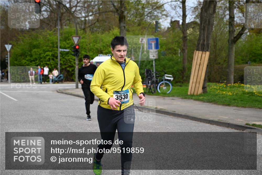 12.04.2026 - 45. Internationalen Wilhelmsburger Insellauf J. Mangold http://msf.ph/oto/9519859 12.04.2026 13:32:56 Ziel 3836, 5224, 3980, 5715, 3530 meine-sportfotos.de