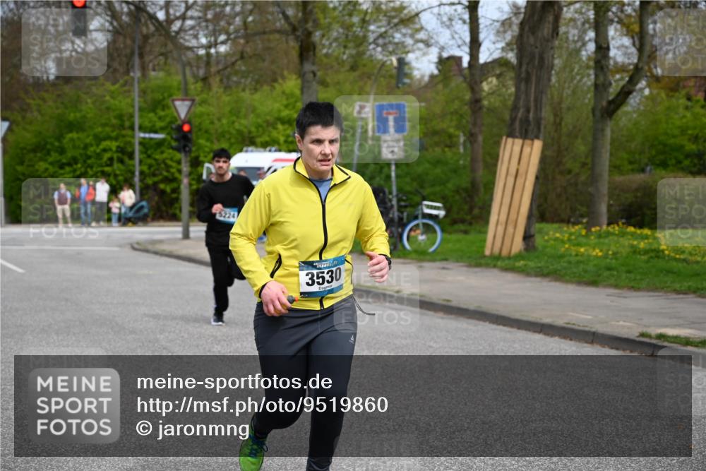 12.04.2026 - 45. Internationalen Wilhelmsburger Insellauf J. Mangold http://msf.ph/oto/9519860 12.04.2026 13:32:56 Ziel 3836, 5224, 3980, 5715, 3530 meine-sportfotos.de