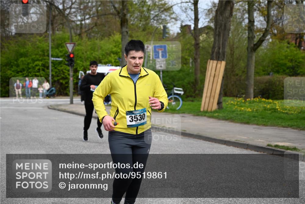 12.04.2026 - 45. Internationalen Wilhelmsburger Insellauf J. Mangold http://msf.ph/oto/9519861 12.04.2026 13:32:56 Ziel 3836, 5224, 3980, 5715, 3530 meine-sportfotos.de