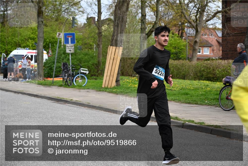 12.04.2026 - 45. Internationalen Wilhelmsburger Insellauf J. Mangold http://msf.ph/oto/9519866 12.04.2026 13:32:57 Ziel 3836, 5224, 3980, 3980, 5715, 3530 meine-sportfotos.de