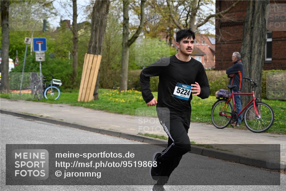 12.04.2026 - 45. Internationalen Wilhelmsburger Insellauf J. Mangold http://msf.ph/oto/9519868 12.04.2026 13:32:57 Ziel 3836, 5224, 3980, 3980, 5715, 3530 meine-sportfotos.de