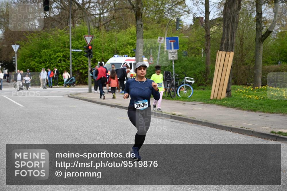 12.04.2026 - 45. Internationalen Wilhelmsburger Insellauf J. Mangold http://msf.ph/oto/9519876 12.04.2026 13:33:23 Ziel 5715, 3530, 2636 meine-sportfotos.de