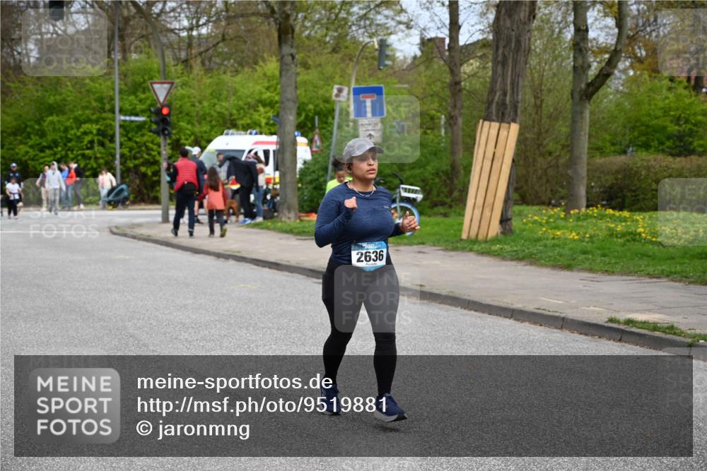 12.04.2026 - 45. Internationalen Wilhelmsburger Insellauf J. Mangold http://msf.ph/oto/9519881 12.04.2026 13:33:24 Ziel 5715, 3530, 2636 meine-sportfotos.de