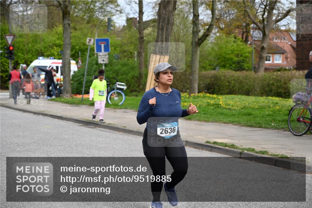 12.04.2026 - 45. Internationalen Wilhelmsburger Insellauf J. Mangold http://msf.ph/oto/9519885 12.04.2026 13:33:24 Ziel 5715, 3530, 2636 meine-sportfotos.de